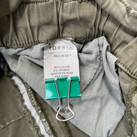 TORRID FIRST @FIT DISTRESSED BOY SHORT SIZE 18 DARK GREEN RUFFLED WAIST - Picture 7 of 13